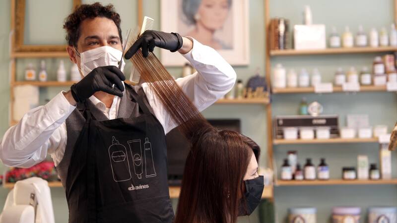 Las peluquerías advierten de que tendrán que subir los precios un 10 % ante la inflación (foto: archivo).