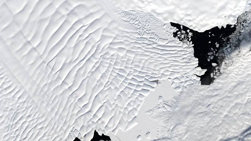 Bajo los kilómetros de hielo en la Antártida se ocultan impactantes montañas y potentes ríos.