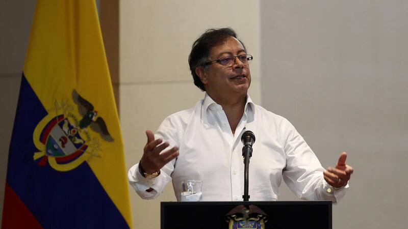 El presidente colombiano, Gustavo Petro, nombró a exjefes paramilitares como gestores de paz.