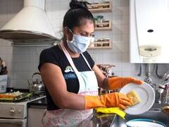 Corte ordena proteger a trabajadora doméstica que trabajó 18 años sin seguridad social: empleador deberá pagarle medio salario mínimo mensual