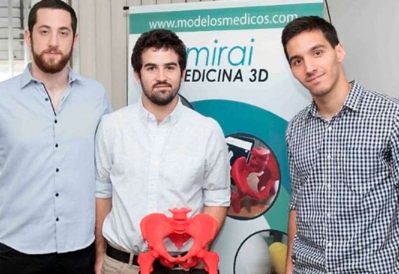 Los fundadores de Mirai 3D. De izquierda a derecha: Lucas Mey, Santiago Birkney de Miguel y Matías Ezequiel Biancucci.