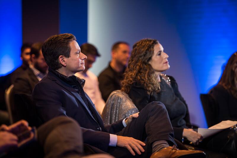 Sebastián Trotta, director de Marketing & Ventas de Ford Argentina, y Julia Bearzi, directora de Endeavor