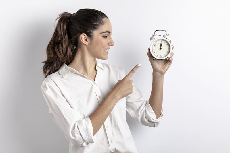 Según su presidente, Jordi Domingo, la comunidad debería regirse por el horario del meridiano de Greenwich en lugar del horario de Europa Central (UTC +1) y el cambio de hora sería "un gesto simbólico de gran impacto". (Imagen: FreePik)