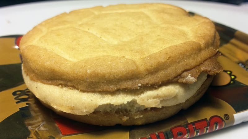El Fulbito en su versión clásica con relleno de pasta de maní. Fuente: @alfajorperdido