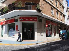 Banco Santander subirá el sueldo de sus 30.000 trabajadores: de cuánto es el aumento