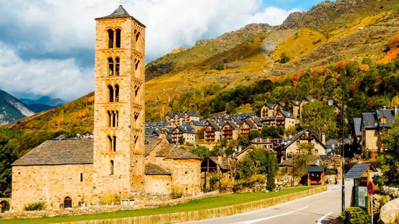 El pueblito en el Pirineo catalán que parece una hermosa pintura de la época medieval.