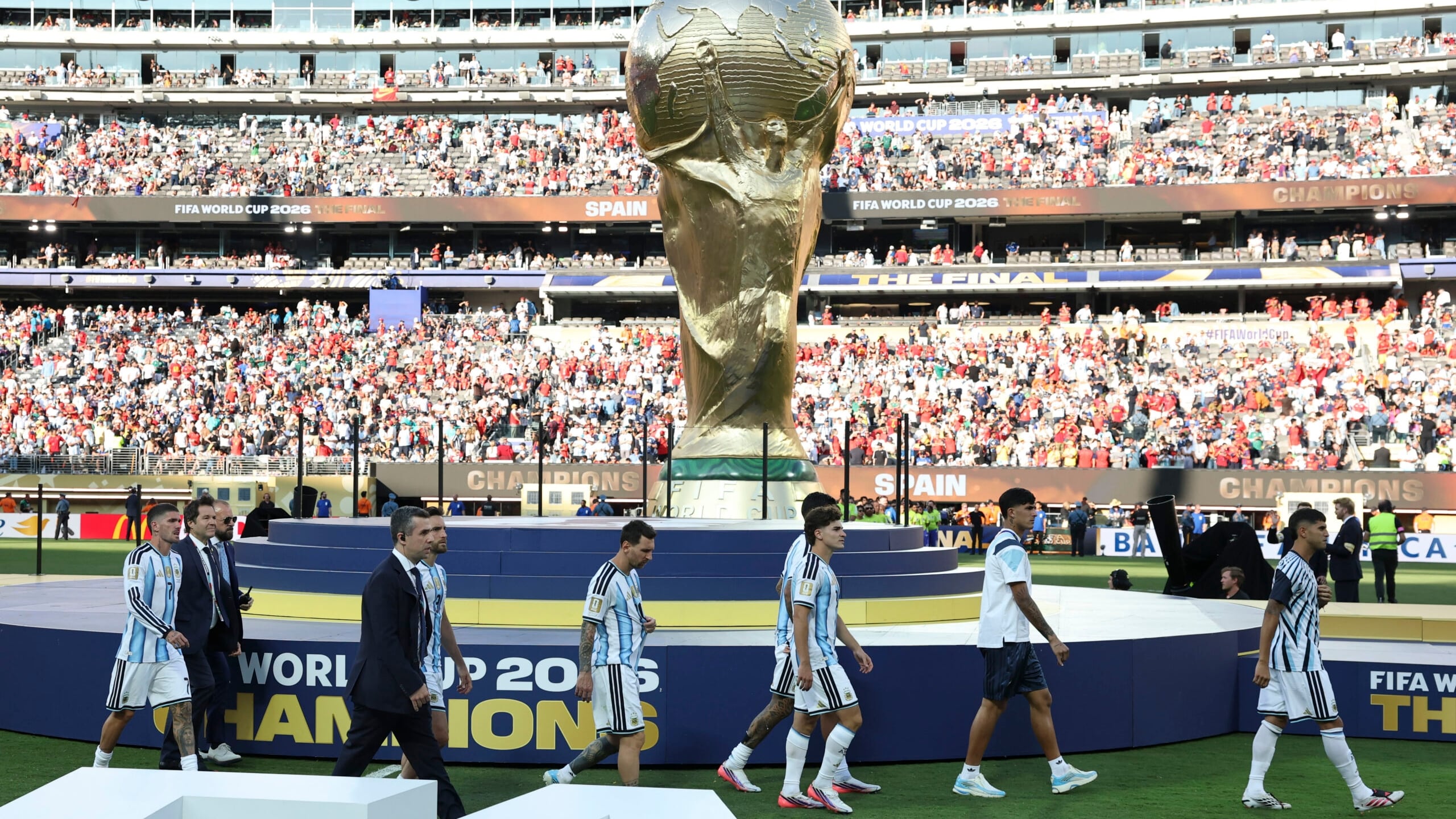 Jugadores de la Selección Argentina Sub 20 con la camiseta albiceleste en el estadio de La Plata