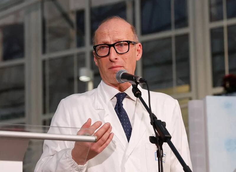 El médico que atendió al papa Francisco reveló que estuvo al borde de la muerte: "Hubo que elegir entre..."