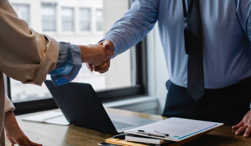 SEPE: ofrecen puestos de trabajo con sueldos de hasta 2500 euros, ¿cómo postularse?