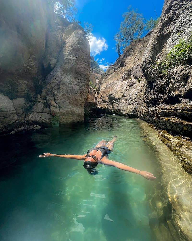 Los manantiales de aguas termales El Aguacate están custodiados por la comunidad de Xidhí en Cadereyta de Montes, en el Estado de Querétaro. Foto: Instagram @nadiosfera