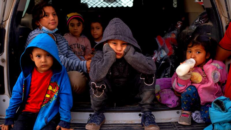 Trump insistió en su intención de poner fin a la ciudadanía por nacimiento, incluso explorando la posibilidad de hacerlo mediante una orden ejecutiva. Fuente: archivo.