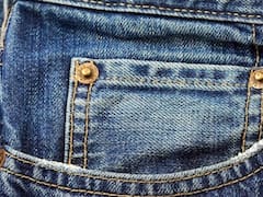 Todos los conocen, pero pocos saben para qué sirven: la función de los botones metálicos en los jeans