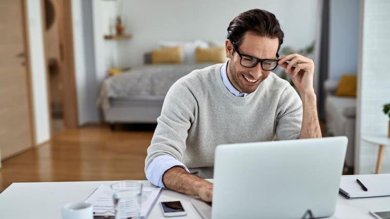 El SEPE solicita personal con teletrabajo y sueldos de hasta 3250 euros para 44.000 vacantes.