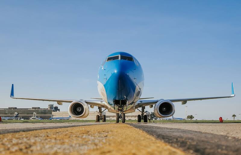 El DNU de Milei autoriza la cesión, parcial o total, del paquete accionario de Aerolíneas Argentinas.