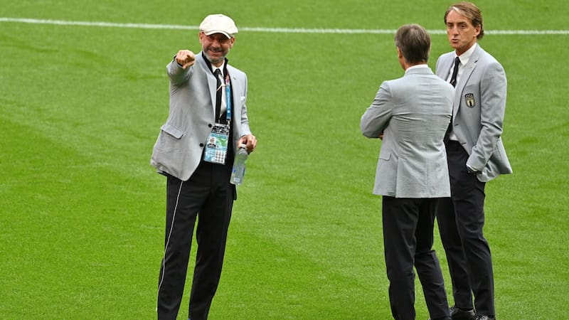 Desde 2019, Vialli trabajaba como jefe del seleccionado de Italia al lado de su amigo y entrenador Roberto Mancini.