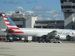 Un pasajero recibe más de 11 millones de dólares por negligencia de American Airlines: no podrá volver a hablar ni escribir