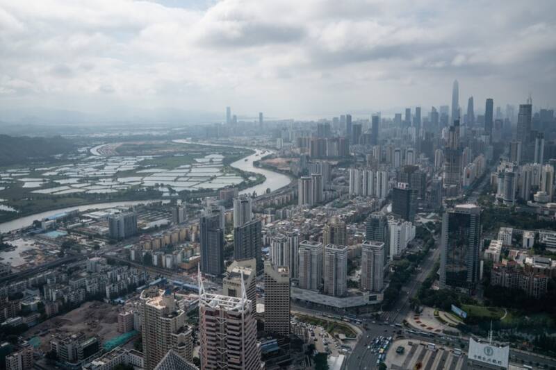 Río que divide a Shenzhen de Hong Kong - Bloomberg