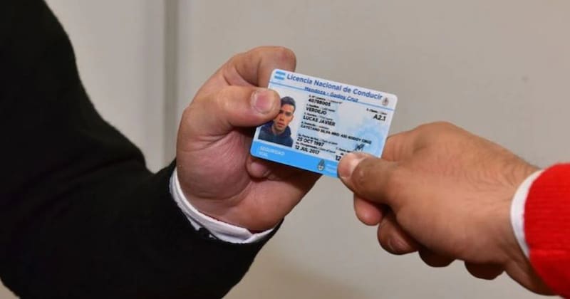 Estos son los requisitos para sacar la licencia de conducir después de los 70 años.