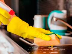 Empleadas domésticas reciben octubre con aumento: cuánto debo cobrar la hora