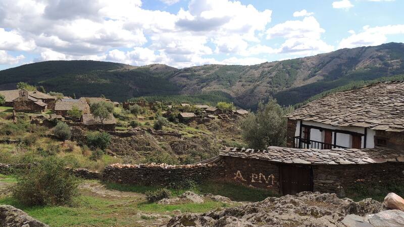 Escapadas: el pueblito negro a 2 horas de Madrid que es es ideal para pasar un fin de semana lleno de misterios.