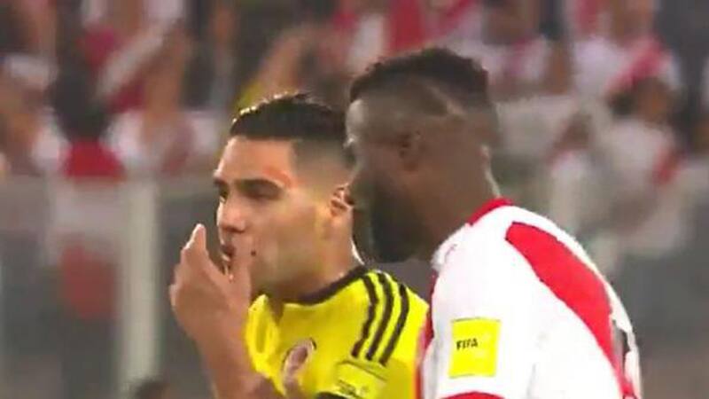 La "sugerente" charla del crack colombiano ocurrió antes de sellarse el empate que le servía a Colombia y a Perú
