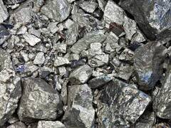 El níquel por las nubes: por qué sube y qué industrias claves lo usan