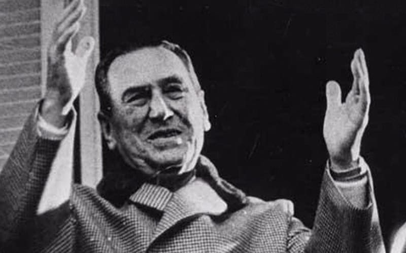 Pasadas las 23, desde el balcón de la Casa Rosada, Perón habló a la multitud.