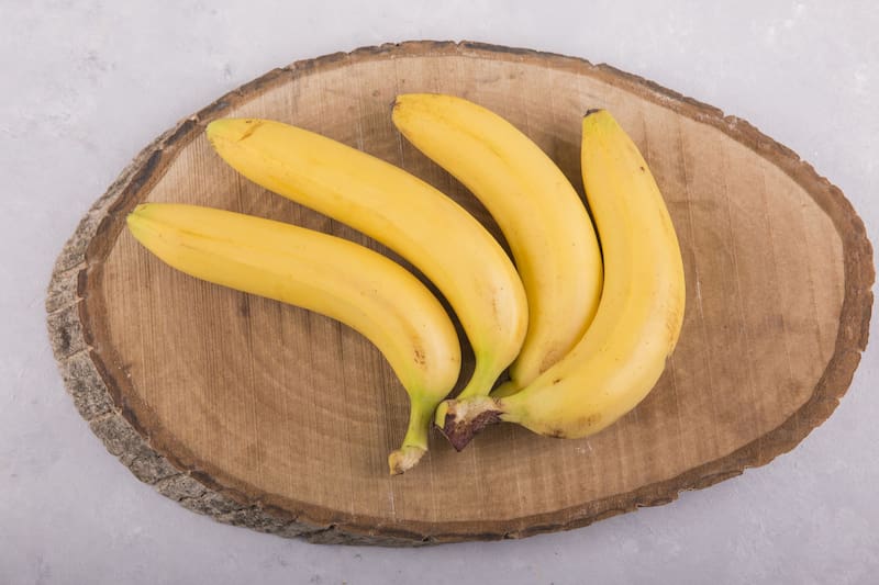 La banana también es una fruta que se debe consumir de manera moderada. (Fuente: Freepik)