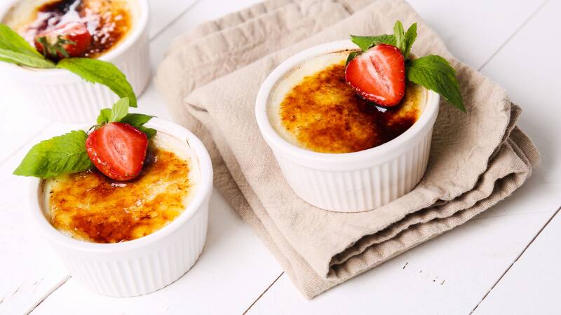 La crème brûlée es un clásico de la gastronomía francesa.