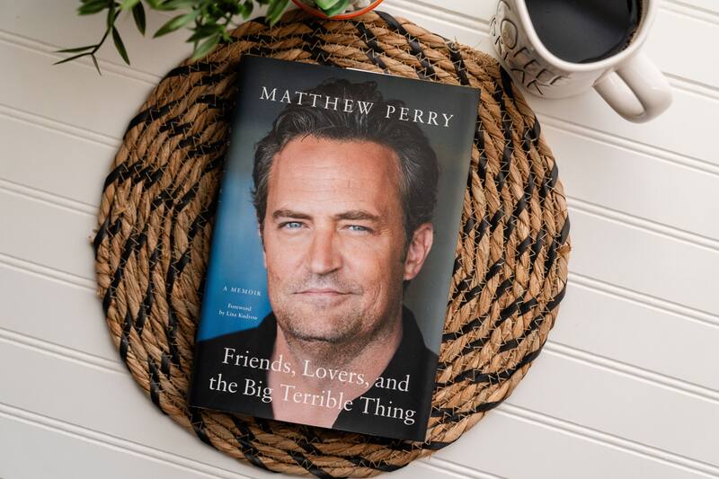 El libro de Matthew Perry, Friends, Lovers and the Big Terrible Thing (Amigos, amantes y la terrible gran cosa), se publicó en noviembre de 2022 y se convirtió en un bestseller. (Imagen: Shutterstock)
