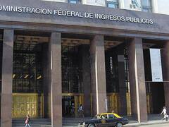 Lebac: residentes en el exterior comienzan a pagar por rendimientos