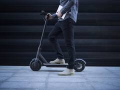 La DGT no solo sanciona a conductores: estas son las multas que puedes tener si usas un patinete eléctrico