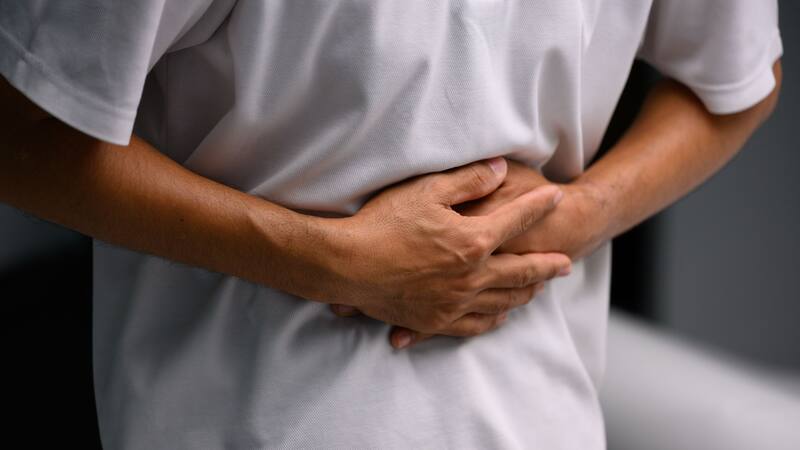 Consumir alimentos ricos de probióticos favorece la salud digestiva.