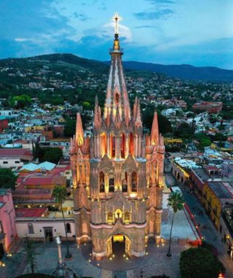 La Parroquia de San Miguel Arcángel es una de las iglesias más majestuosas de México. Fotografía: Instagram @sanmigueldeallende.mx