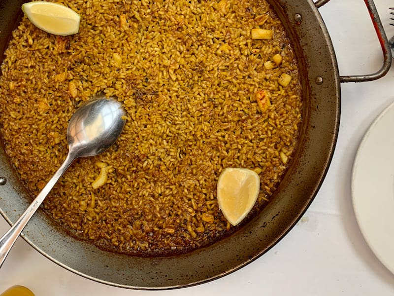 El arroz a banda es uno de los platos típicos que se pueden comer en Calpe (Fuente: Shutterstock)