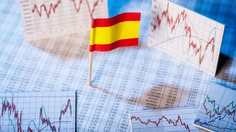 Bruselas eleva el crecimiento de España al 3% y prevé que cumpla el déficit este año.