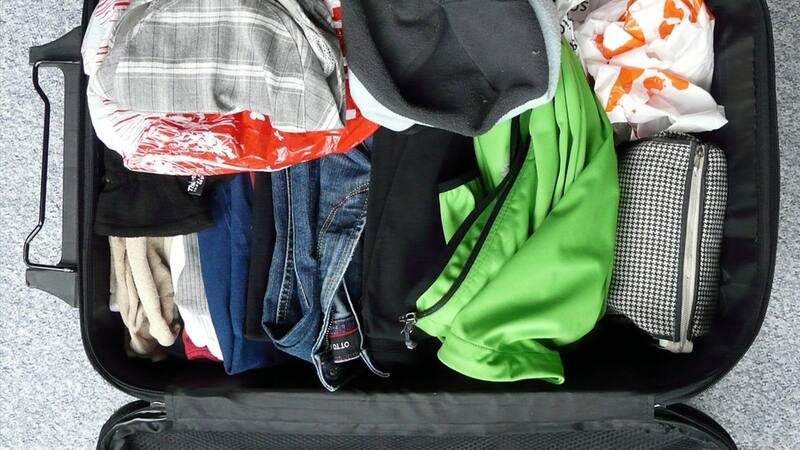 Qué significa soñar con maletas llenas de ropa: es un escenario poco común que tiene muchas posibles interpretaciones.