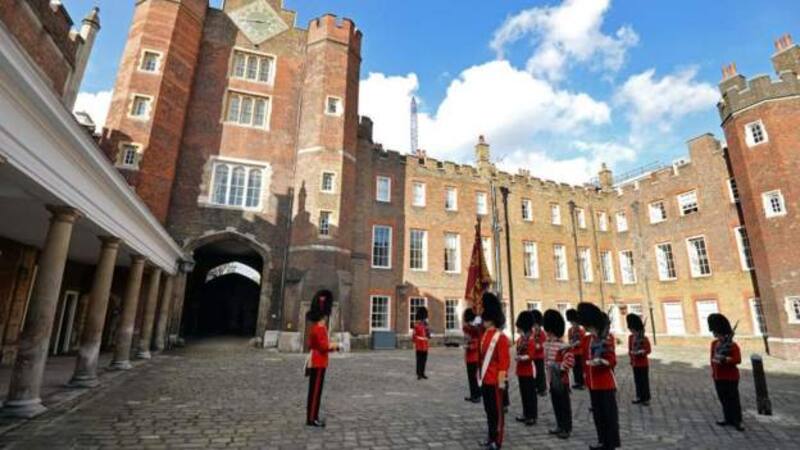 El Consejo de Adhesión se reúne en el Palacio de St. James.