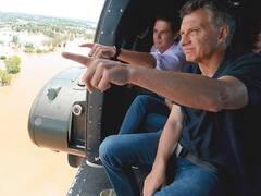 Macri recorrió las zonas inundadas con promesas y con críticas a sus antecesores