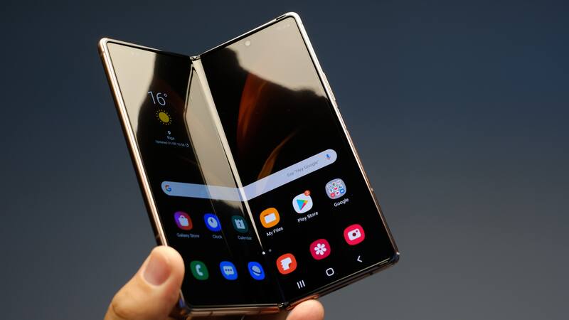 Hay teléfonos plegables que se destacan por su relación precio-calidad.