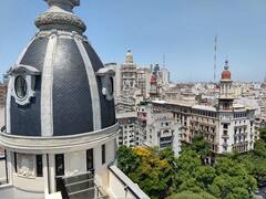 Vivir en un tesoro oculto de 1920: 5 cúpulas antiguas que están en venta en Buenos Aires, desde los u$s 110.000