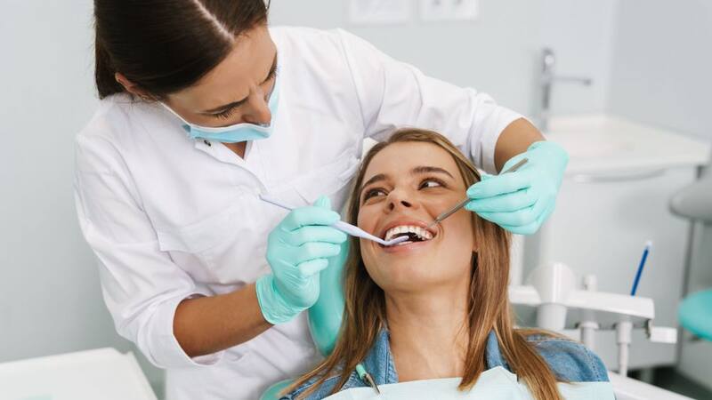 El Gobierno anuncia la oferta de tratamientos dentales gratis: ¿cómo obtener el beneficio?