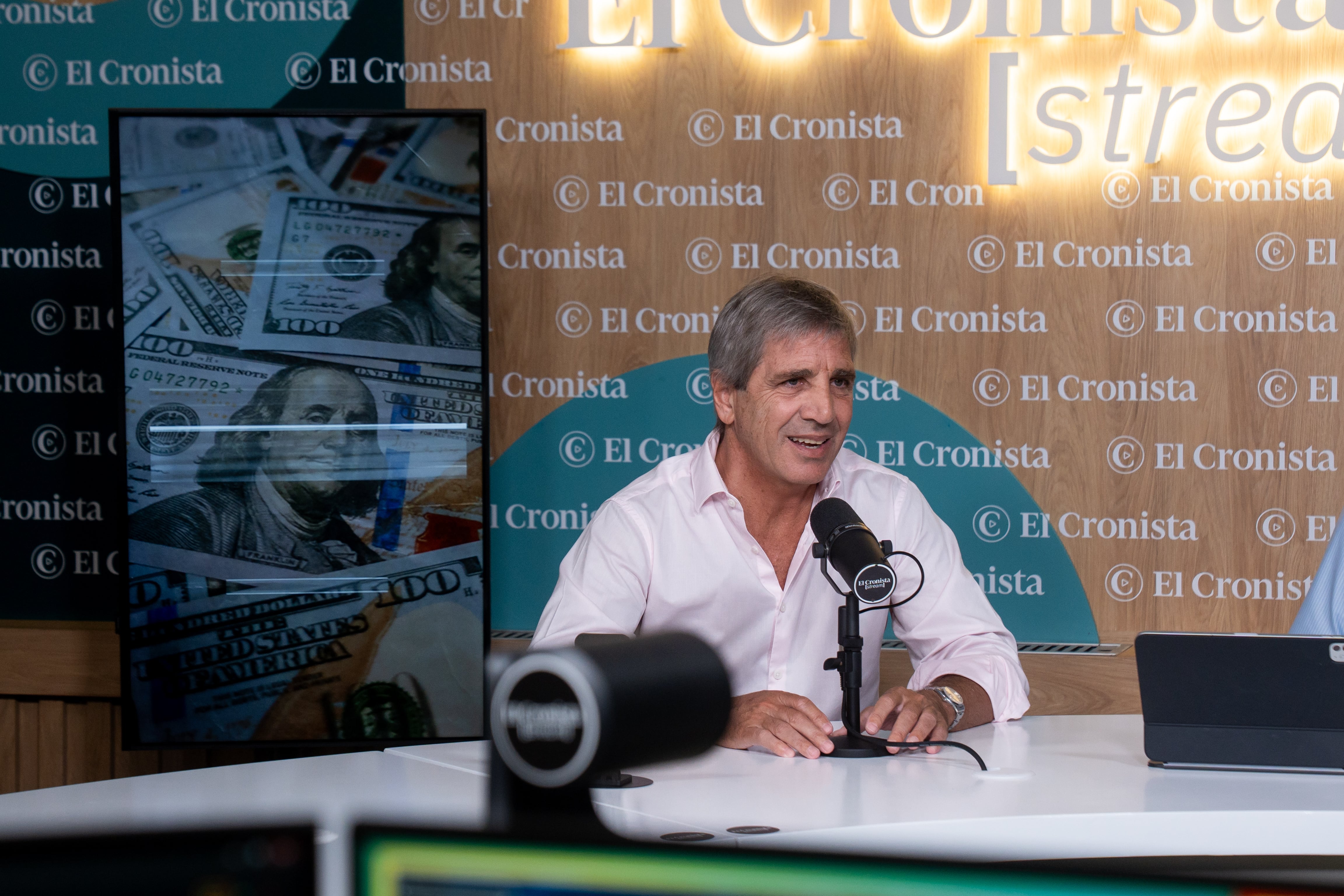 Caputo dio detalles sobre Inocencia Fiscal y pidió: “Metámosle pata a los dólares del colchón”