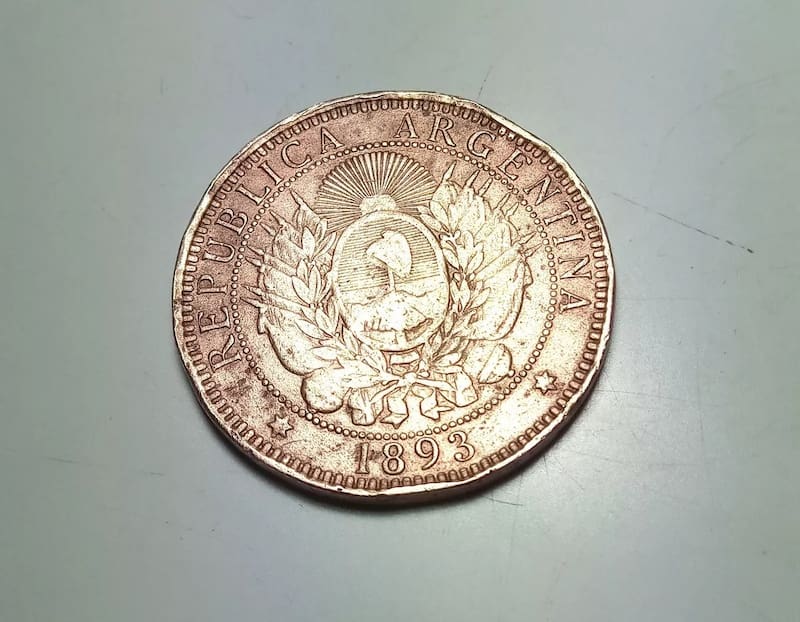 La moneda de 2 centavos de 1893 es muy codiciada por los coleccionistas argentinos. (Foto: Mercado Libre)