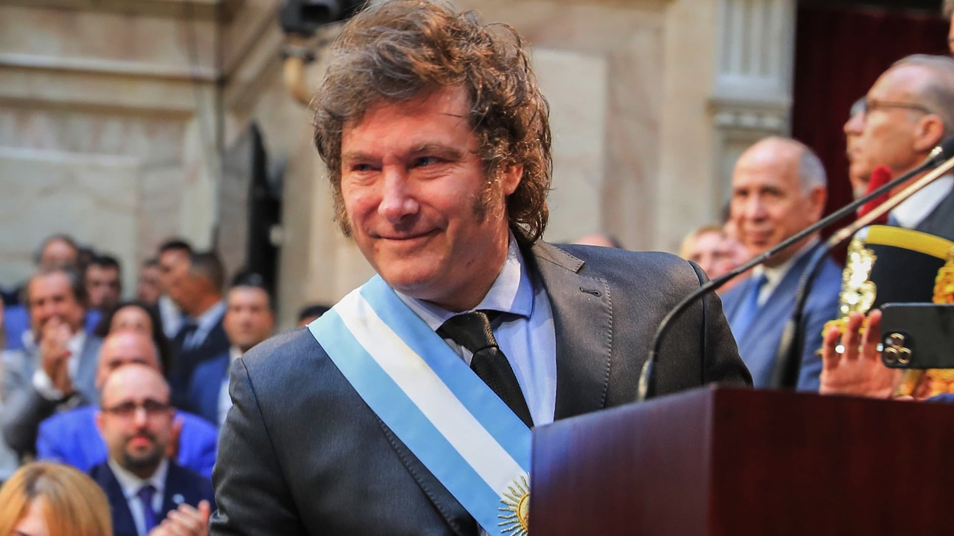 Javier Milei continúa siendo el referente político más saliente, pese a la preocupación de su electorado sobre temas sensibles.