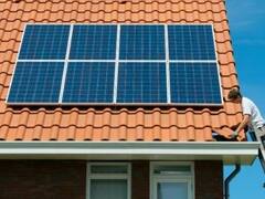 Así podés armar una "quintita solar en el techo de tu casa: se “paga sola pero hay letra chica