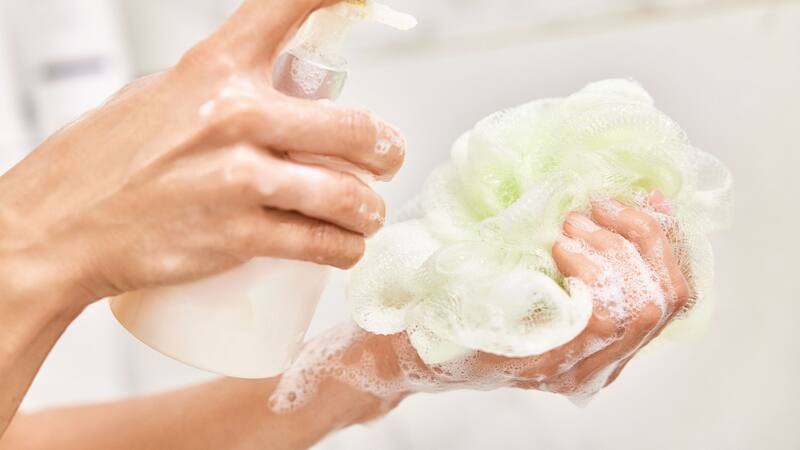 Exigen que se retire urgente este famoso jabón de todas las farmacias y supermercados por una bacteria peligrosa.
