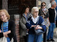 Jubilaciones: de cuánto deberían ser los aumentos y bonos para no perder contra la inflación