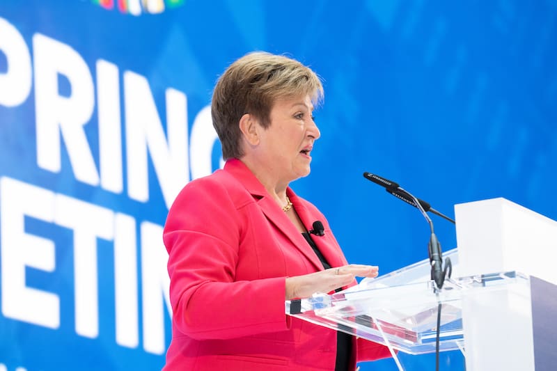 El Gobierno se preocupa por la suspensión de la línea de crédito del FMI.