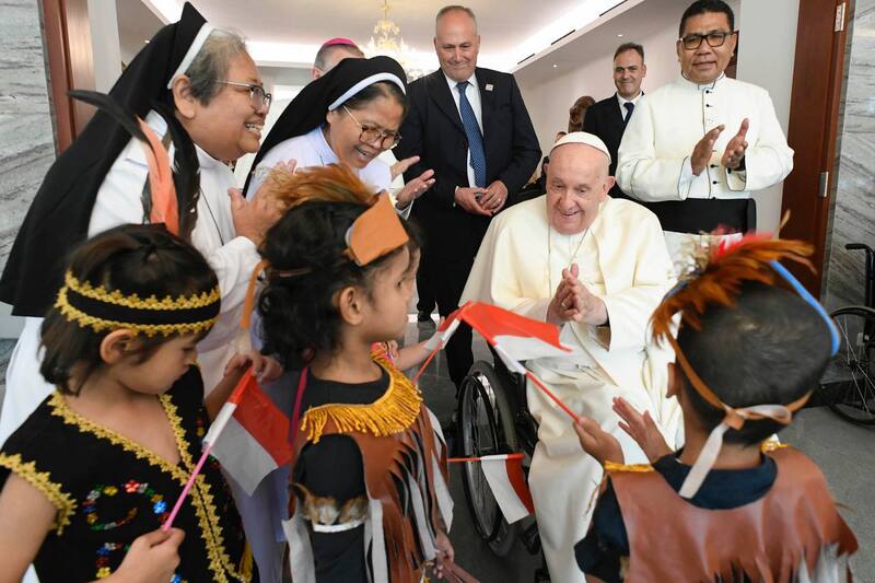 El impactante suceso durante el paso del papa Francisco por Indonesia.